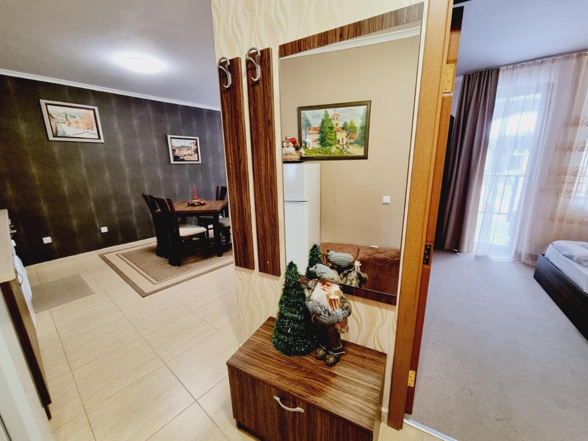 Grand Monastery Hotel Apartments ปอมโปโรโว ภายนอก รูปภาพ