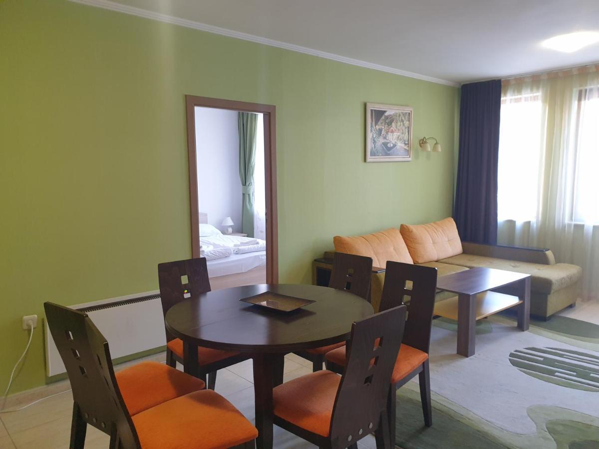 Grand Monastery Hotel Apartments ปอมโปโรโว ภายนอก รูปภาพ